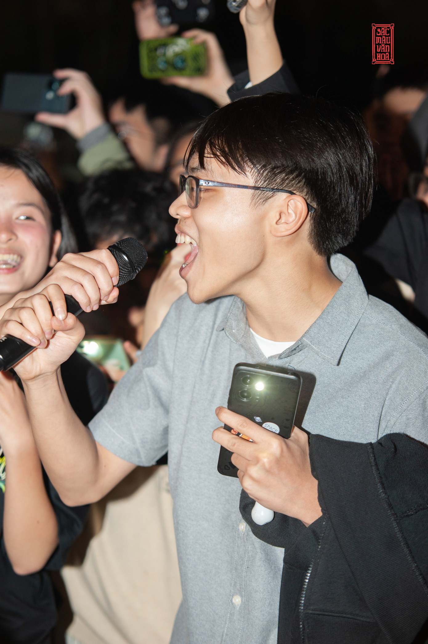 Các bạn trẻ hào hứng chào đón đêm Gala AMOY2025.