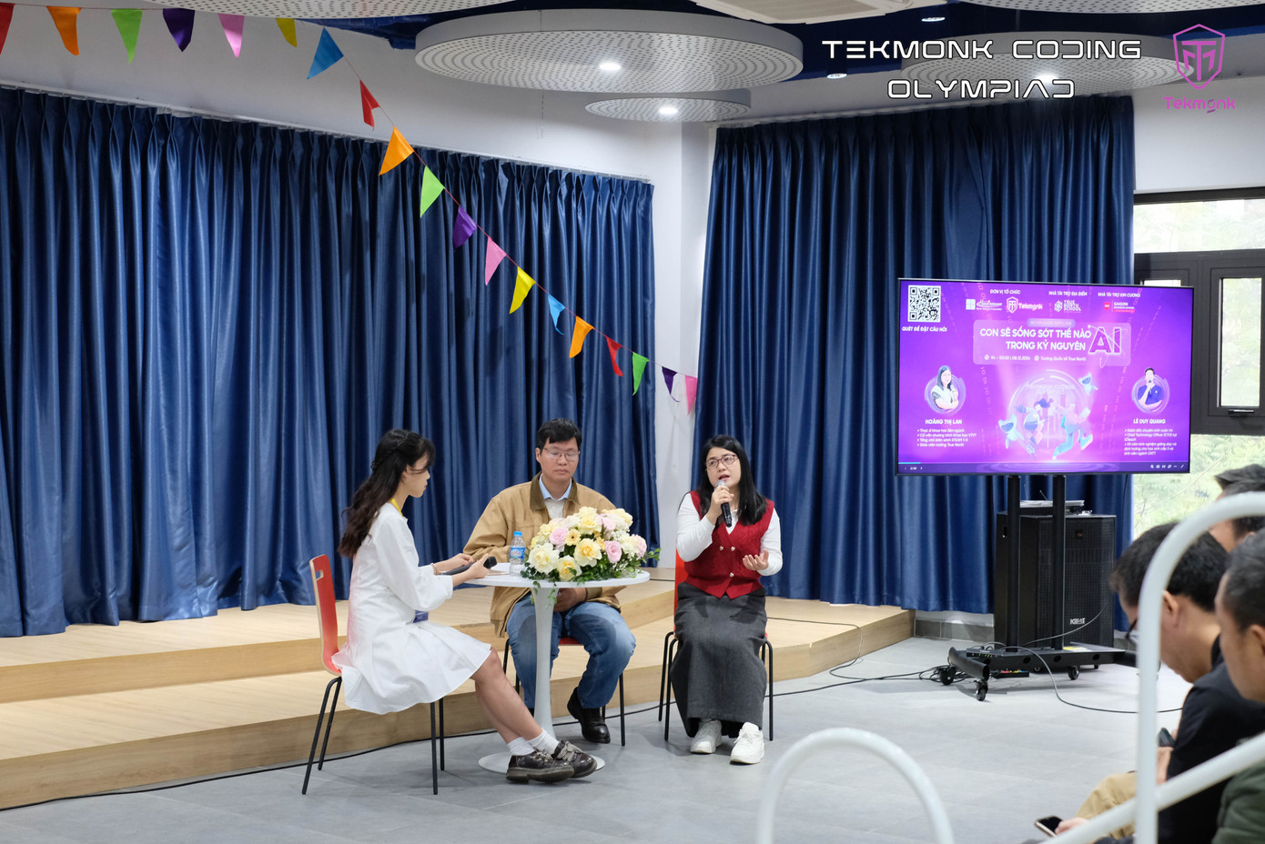 Workshop "Con sẽ sống sót thế nào trong kỷ nguyên AI" với sự tham gia của các bậc phụ huynh và hai thạc sĩ nhiều kinh nghiệm trong lĩnh vực STEM. Workshop "Con sẽ sống sót thế nào trong kỷ nguyên AI" với sự tham gia của các bậc phụ huynh và hai thạc sĩ nhiều kinh nghiệm trong lĩnh vực STEM.