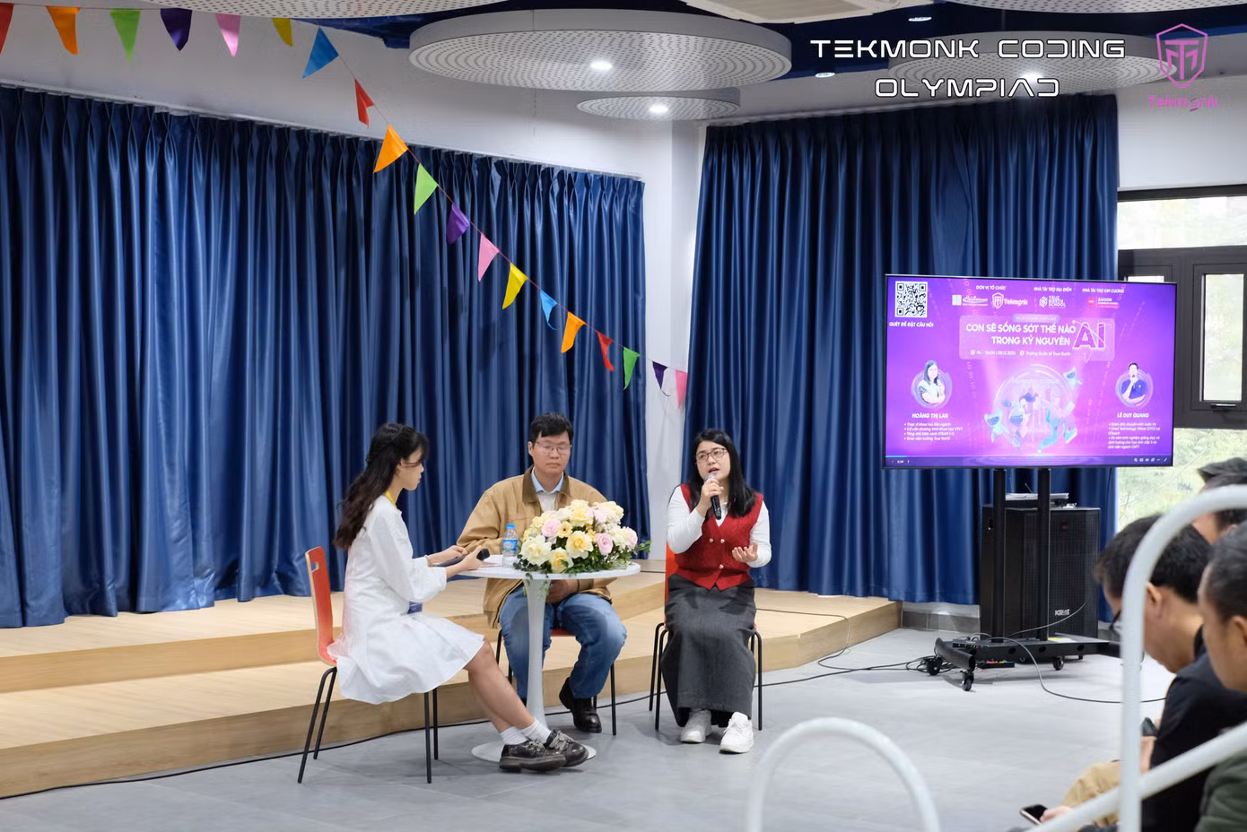 Workshop "Con sẽ sống sót thế nào trong kỷ nguyên AI" với sự tham gia của các bậc phụ huynh và hai thạc sĩ nhiều kinh nghiệm trong lĩnh vực STEM. Workshop "Con sẽ sống sót thế nào trong kỷ nguyên AI" với sự tham gia của các bậc phụ huynh và hai thạc sĩ nhiều kinh nghiệm trong lĩnh vực STEM.