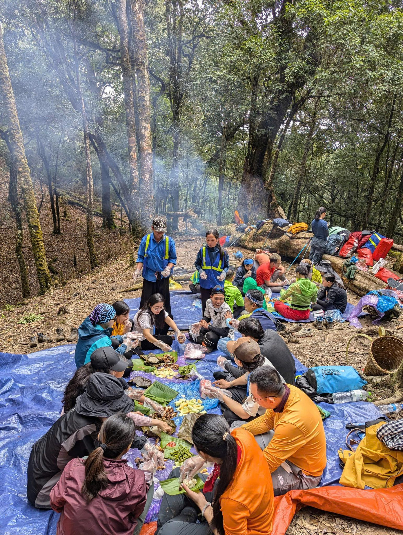 Trại sinh tham gia Làng Háo Hức sẽ hoạt động thể chất ngoài trời khá nhiều nên cần chuẩn bị tâm lý và thể chất tốt. Trại sinh tham gia Làng Háo Hức sẽ hoạt động thể chất ngoài trời khá nhiều nên cần chuẩn bị tâm lý và thể chất tốt.