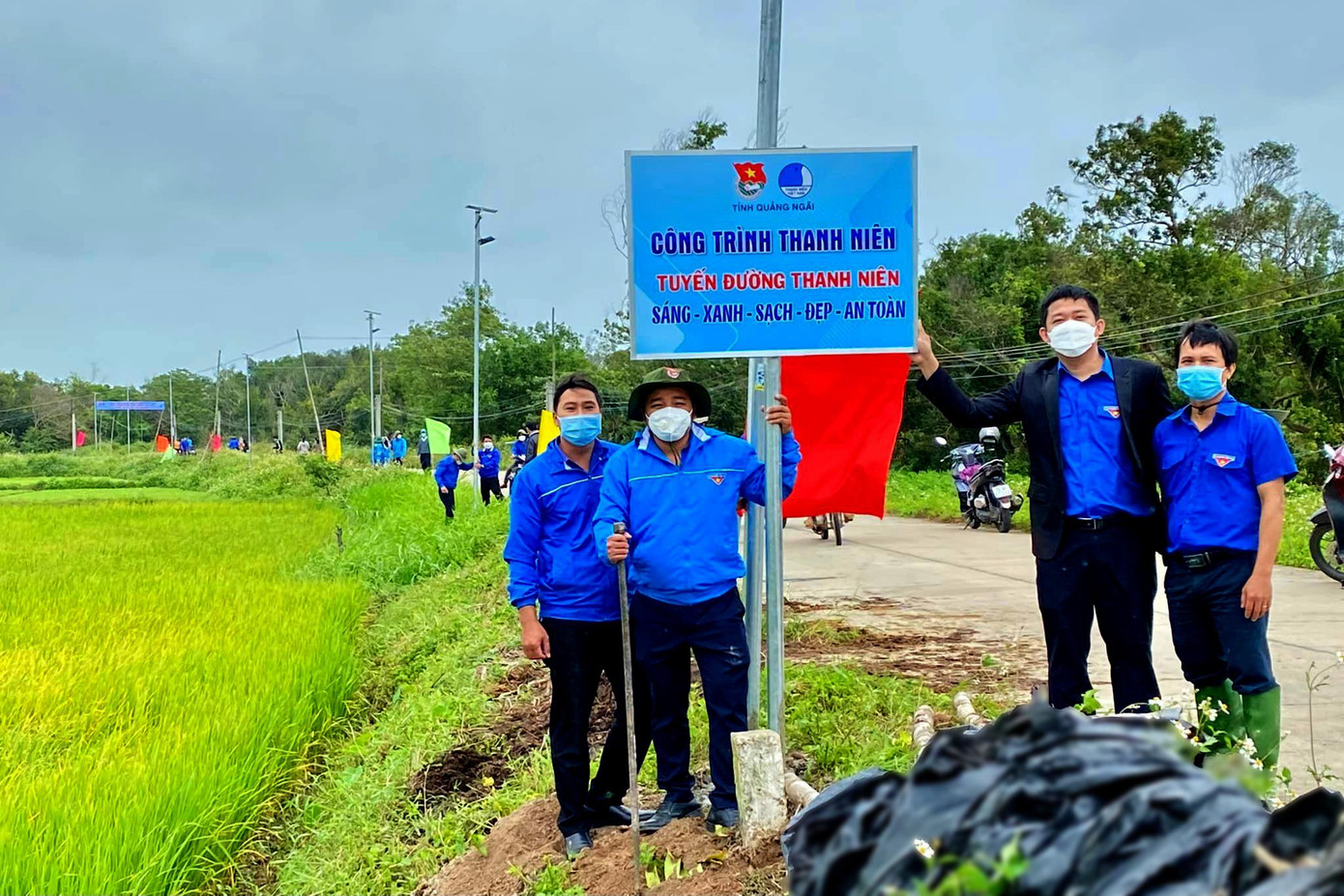 Sôi động Tháng Thanh niên khu vực miền Trung: Màu áo xanh "phủ sóng" ở nhiều địa phương ảnh 2 Sôi động Tháng Thanh niên khu vực miền Trung: Màu áo xanh "phủ sóng" ở nhiều địa phương ảnh 2