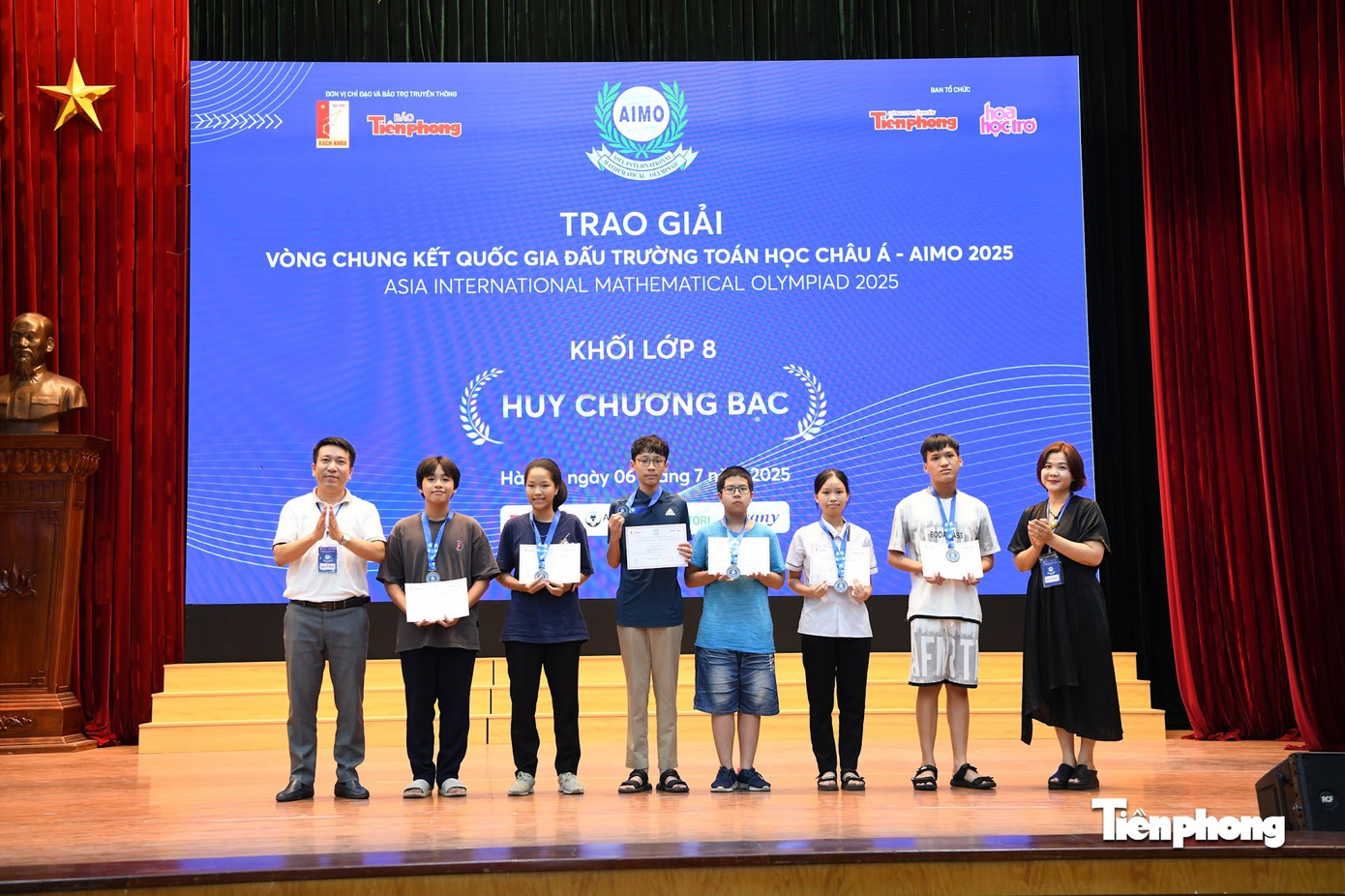 Thí sinh cấp THCS đạt Huy chương Bạc. Thí sinh cấp THCS đạt Huy chương Bạc.