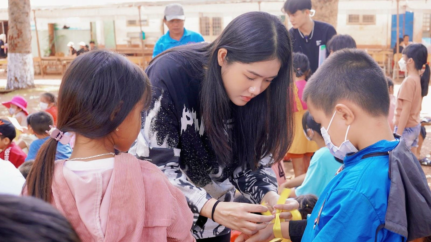 Choco tận tâm với những hoạt động tại chương trình.