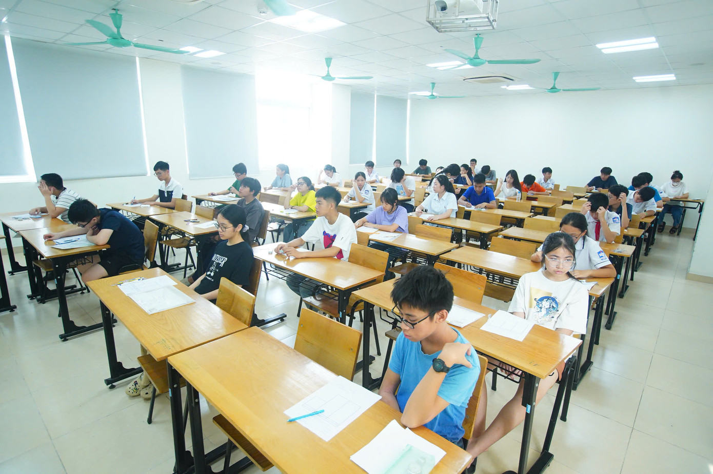 Thí sinh làm bài thi vòng Chung kết Quốc gia AIMO 2025. (Ảnh: Hoàng Mạnh Thắng) Thí sinh làm bài thi vòng Chung kết Quốc gia AIMO 2025. (Ảnh: Hoàng Mạnh Thắng)