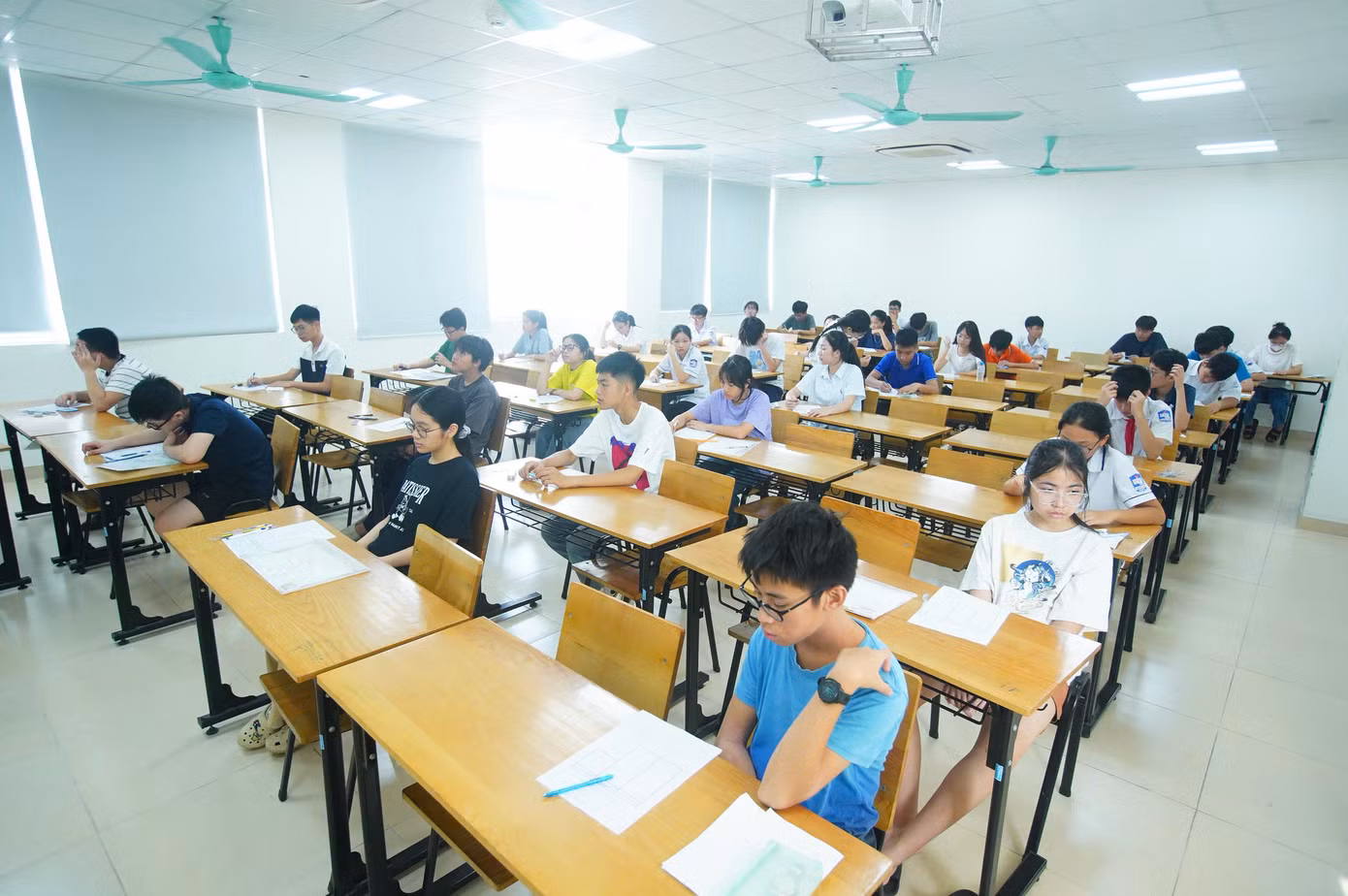 Thí sinh làm bài thi vòng Chung kết Quốc gia AIMO 2025. (Ảnh: Hoàng Mạnh Thắng) Thí sinh làm bài thi vòng Chung kết Quốc gia AIMO 2025. (Ảnh: Hoàng Mạnh Thắng)