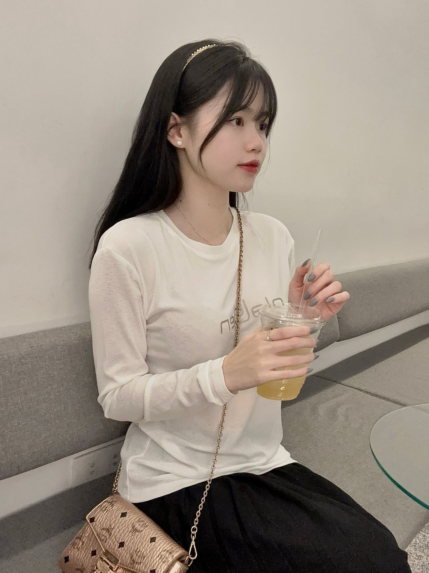 Nhan sắc hiện tại của Huỳnh Anh. Nhan sắc hiện tại của Huỳnh Anh.