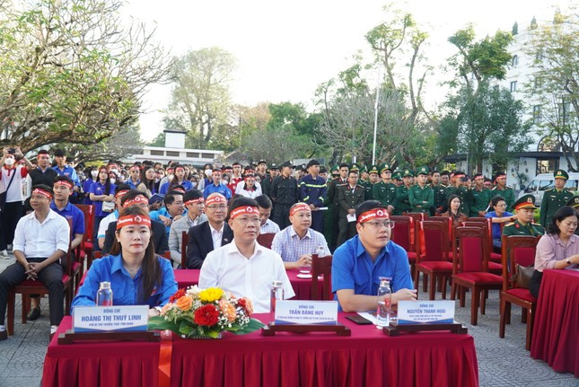 Ngày hội Chủ nhật Đỏ tại Huế đã thu hút hơn 1.000 đoàn viên, thanh niên, cán bộ, chiến sĩ, người dân tham gia. Ngày hội Chủ nhật Đỏ tại Huế đã thu hút hơn 1.000 đoàn viên, thanh niên, cán bộ, chiến sĩ, người dân tham gia.