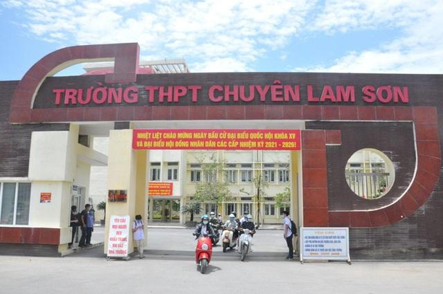 Mái trường THPT chuyên Lam Sơn, Thanh Hóa. Mái trường THPT chuyên Lam Sơn, Thanh Hóa.
