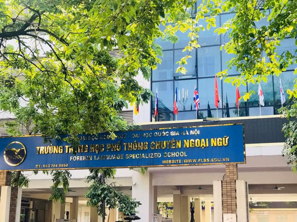 Trường THPT chuyên Ngoại ngữ. Trường THPT chuyên Ngoại ngữ.