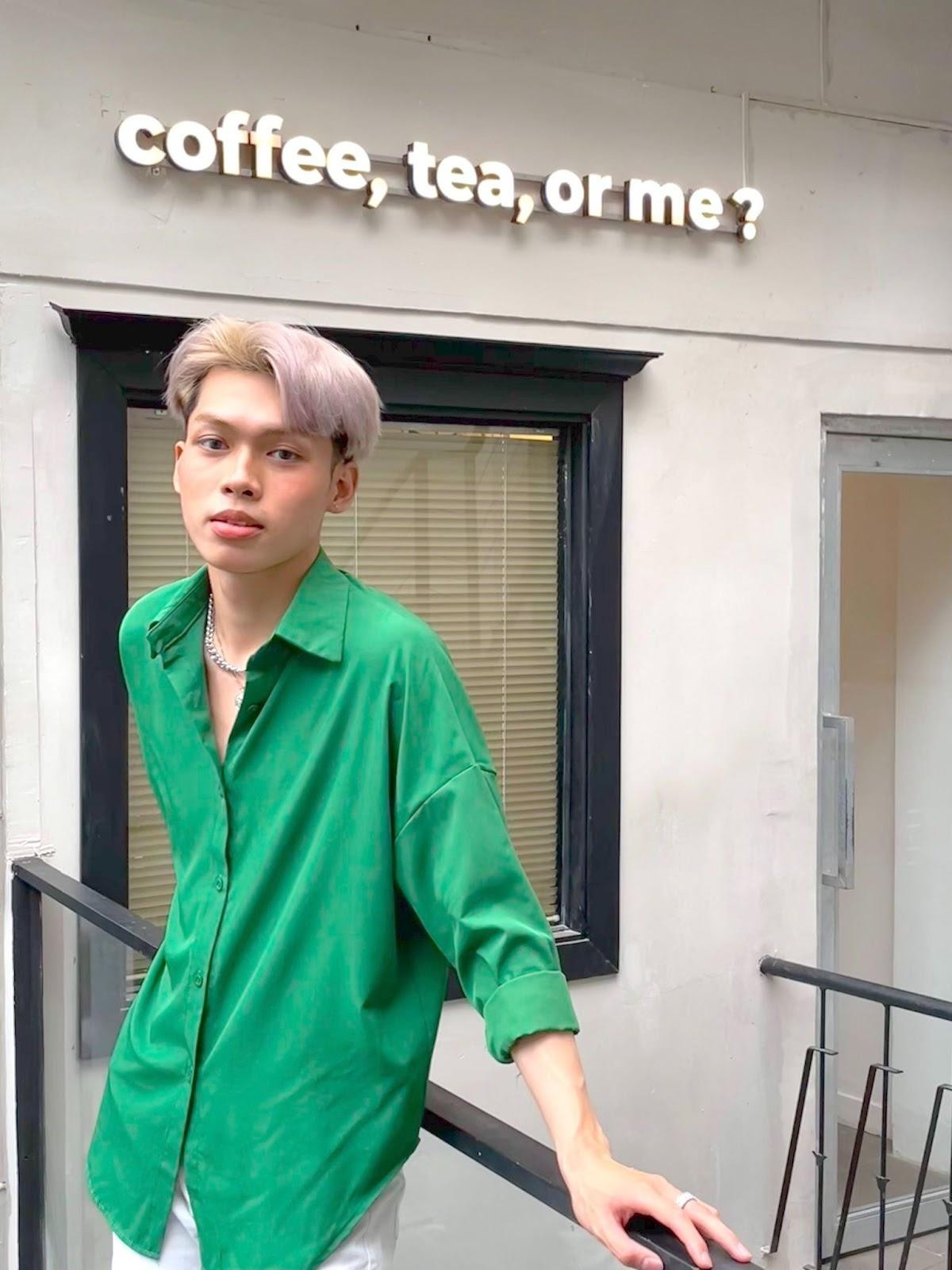 Lộc cực kỳ nghiêm túc với giấc mơ mở tiệm nail tại Mỹ. Lộc cực kỳ nghiêm túc với giấc mơ mở tiệm nail tại Mỹ.