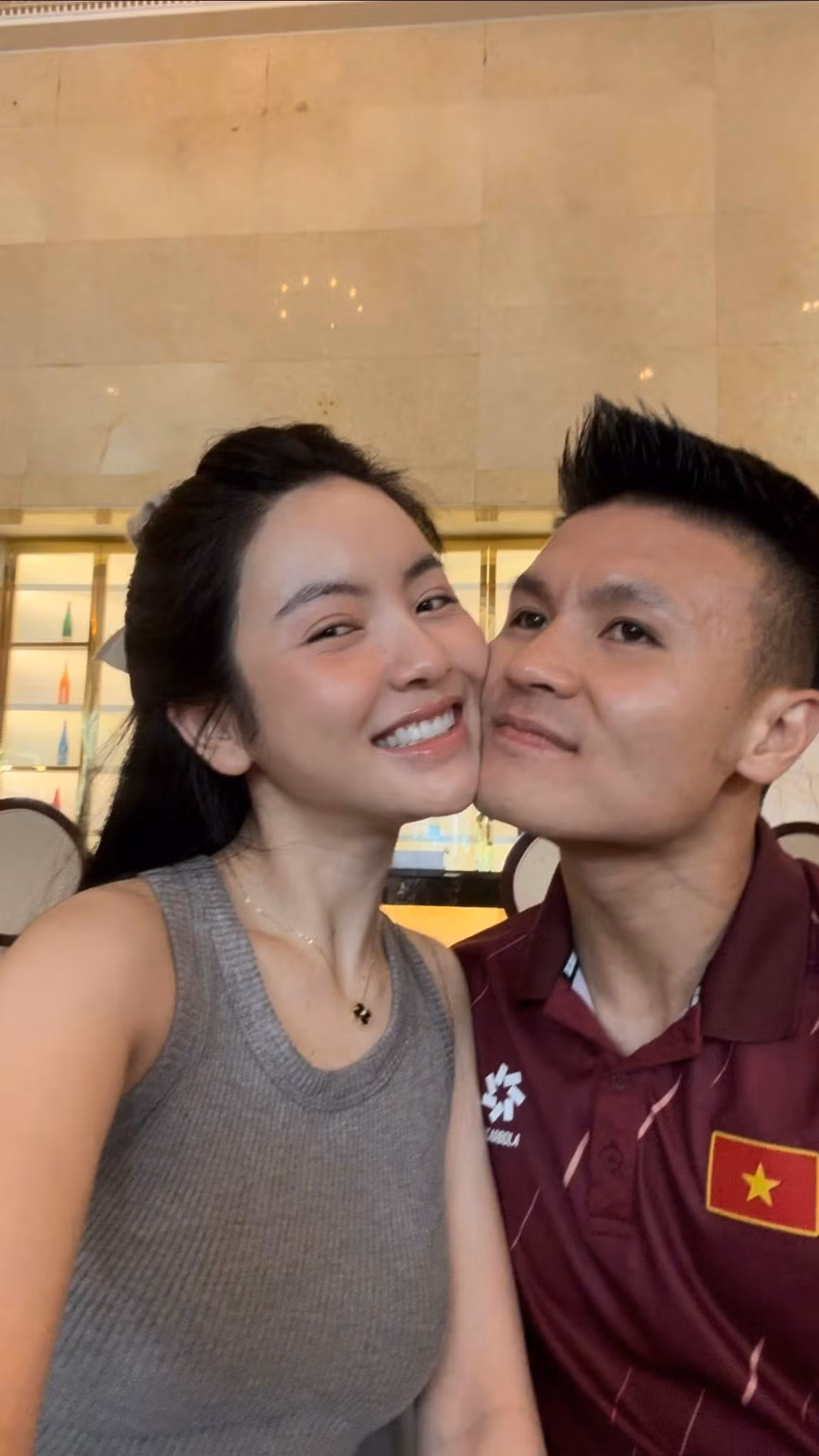 Chu Thanh Huyền là vợ cầu thủ Quang Hải. Chu Thanh Huyền là vợ cầu thủ Quang Hải.