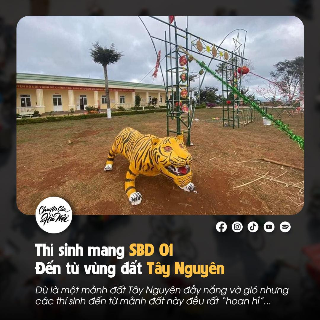 Thí sinh mang SBD 01 đến từ vùng đất Tây Nguyên cùng với thông điệp: &quot;Dù là 1 mảnh đất Tây Nguyên đầy nắng và gió nhưng các thí sinh đến từ mảnh đất này đều rất hoan hỉ&quot;.