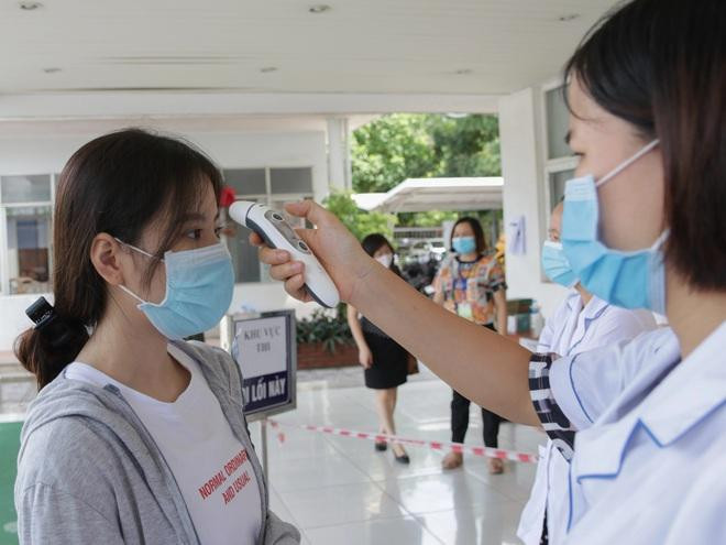 Toàn thành phố Hà Nội tính đến hết ngày 1/7 có số thí sinh diện F0 là 04, F1 là 01, không có thí sinh diện F2, 16 thí sinh trong vùng phong tỏa, cách ly. (Ảnh: Hải Vân) Toàn thành phố Hà Nội tính đến hết ngày 1/7 có số thí sinh diện F0 là 04, F1 là 01, không có thí sinh diện F2, 16 thí sinh trong vùng phong tỏa, cách ly. (Ảnh: Hải Vân)