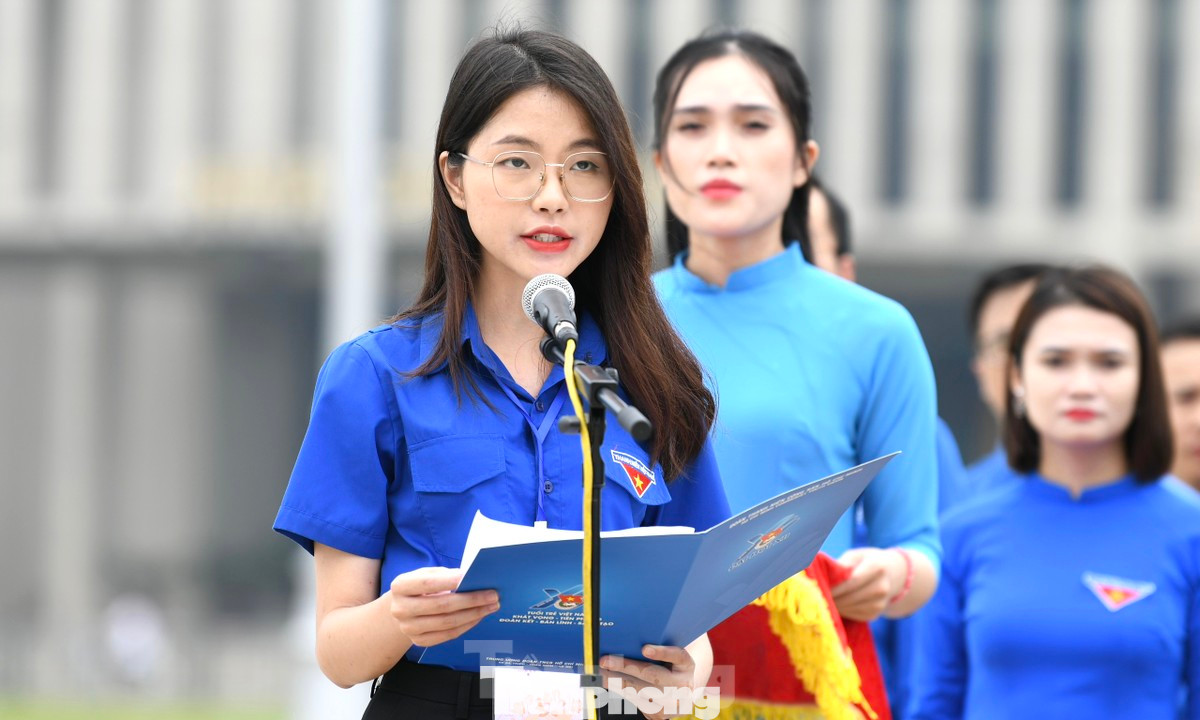 Đại biểu Nguyễn Thị Châu Anh phát biểu báo công.