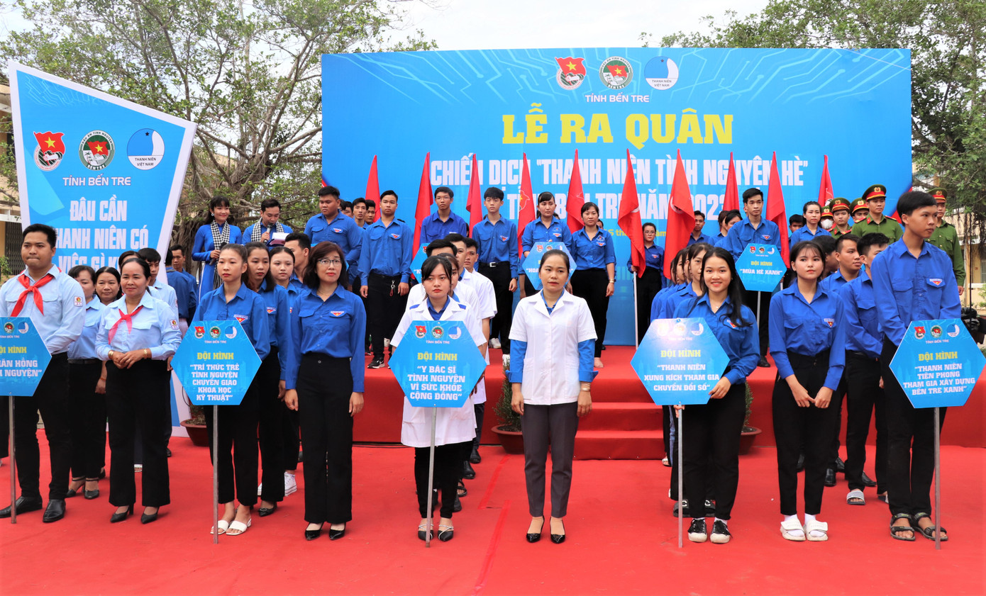 Ra mắt các đội hình tình nguyện chiến dịch “Thanh niên tình nguyện hè” tỉnh Bến Tre năm 2023.