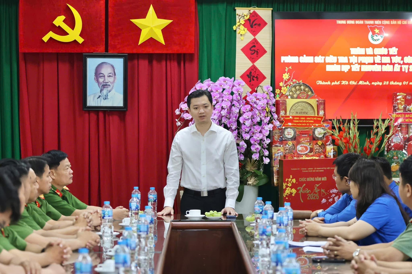 Đồng chí Nguyễn Minh Triết ghi nhận và đánh giá cao nỗ lực của các chiến sĩ công an Phòng Cảnh sát điều tra tội phạm về Ma tuý đã nỗ lực, cố gắng để bảo vệ an toàn cho nhân dân trong năm vừa qua.