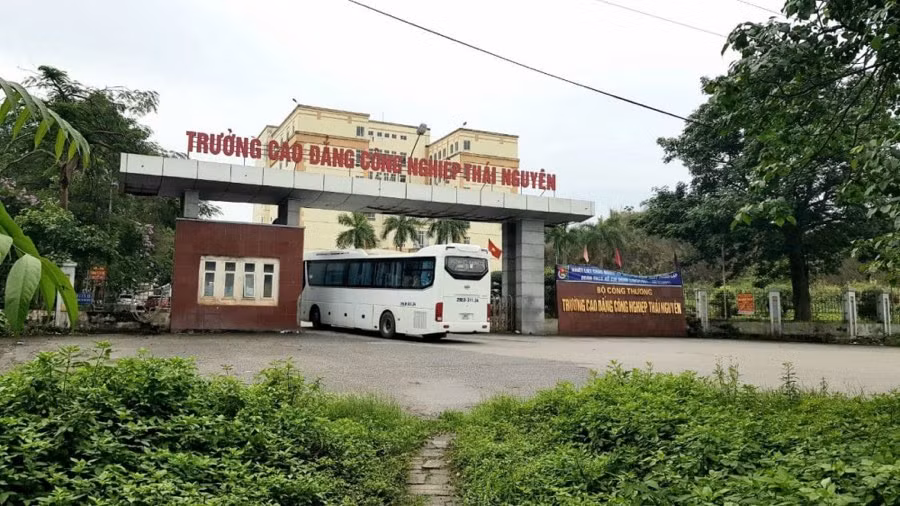 Hơn 10 học sinh tại trường Cao đẳng Công nghiệp Thái Nguyên bị nhập viện điều trị. (Ảnh: Bảo Khánh) Hơn 10 học sinh tại trường Cao đẳng Công nghiệp Thái Nguyên bị nhập viện điều trị. (Ảnh: Bảo Khánh)
