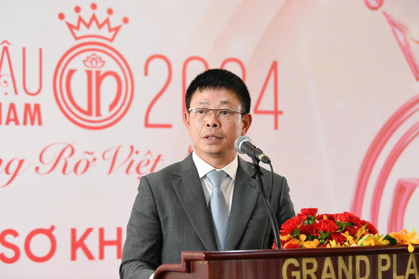 Nhà báo Phùng Công Sưởng - Tổng Biên tập báo Tiền Phong.