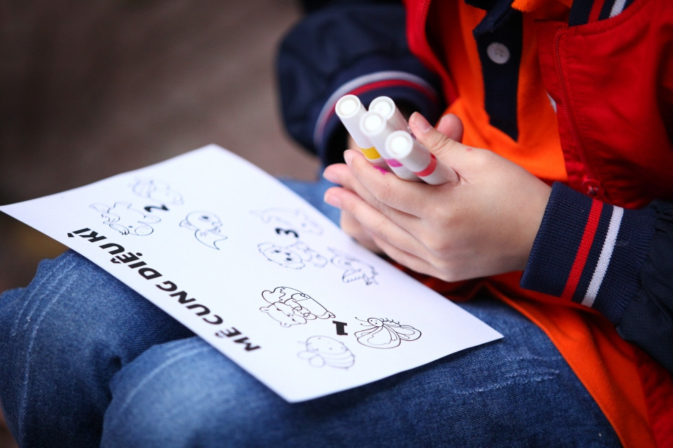 Thành viên BTC và các bạn nhỏ cùng nhau tham gia trải nghiệm. Thành viên BTC và các bạn nhỏ cùng nhau tham gia trải nghiệm.