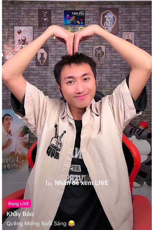 Gặp gỡ nhiều người giúp Khầy Báo tìm kiếm hơi thở của cuộc sống.