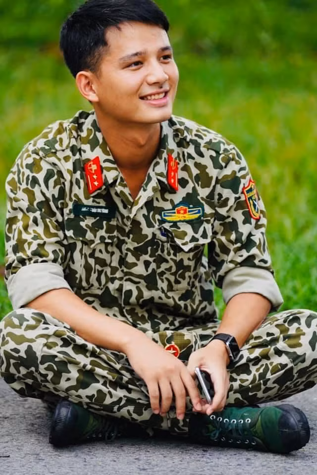 Ngắm 3 'soái ca quân nhân' khiến chị em mê đắm trong 'Sao nhập ngũ 2020' - Ảnh 11