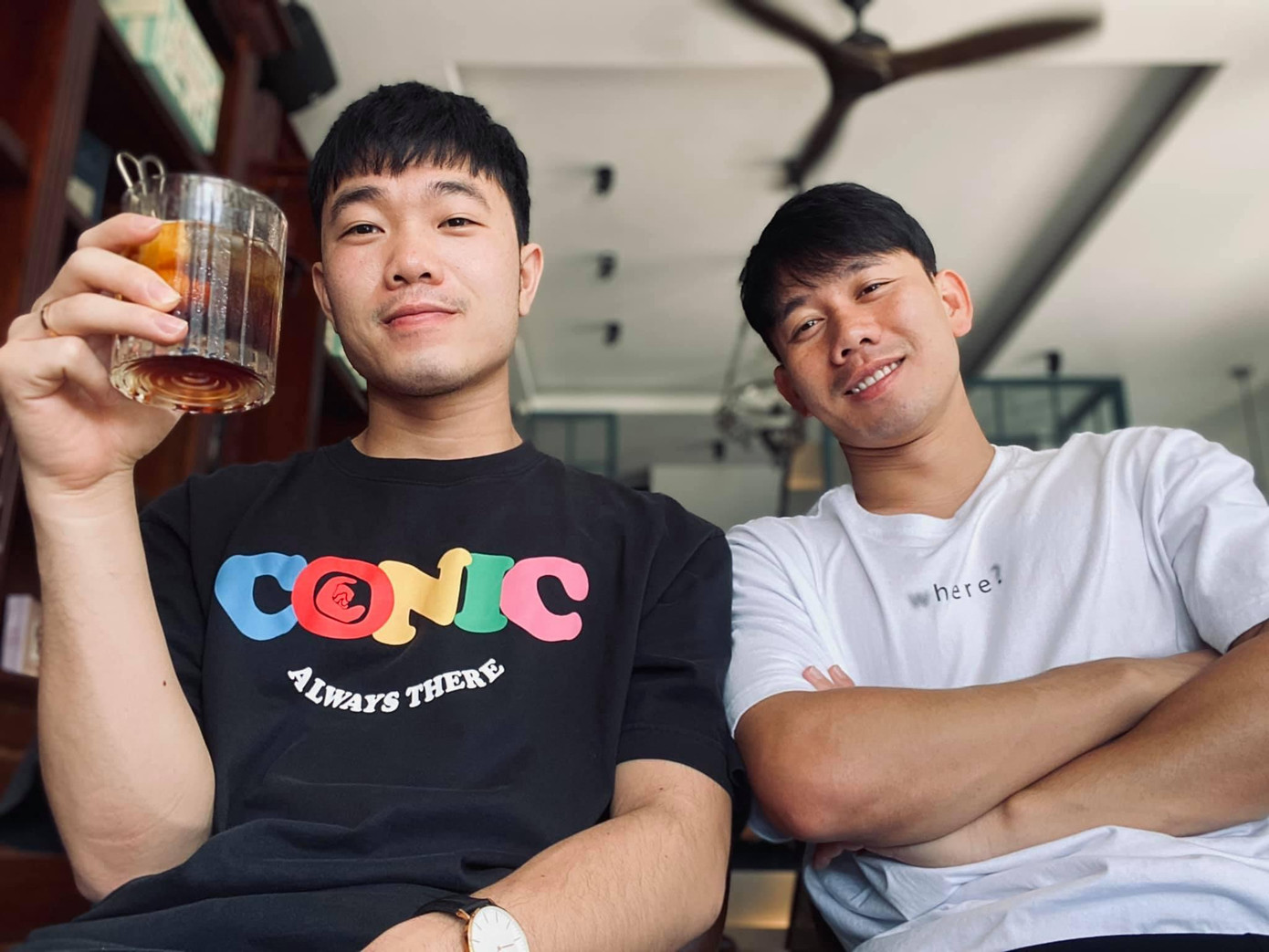 Xuân Trường đăng ảnh đi cafe cùng người bạn thân thiết Minh Vương.