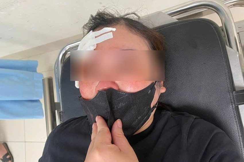 Chị M. sau đó được đưa tới bệnh viện để cấp cứu.