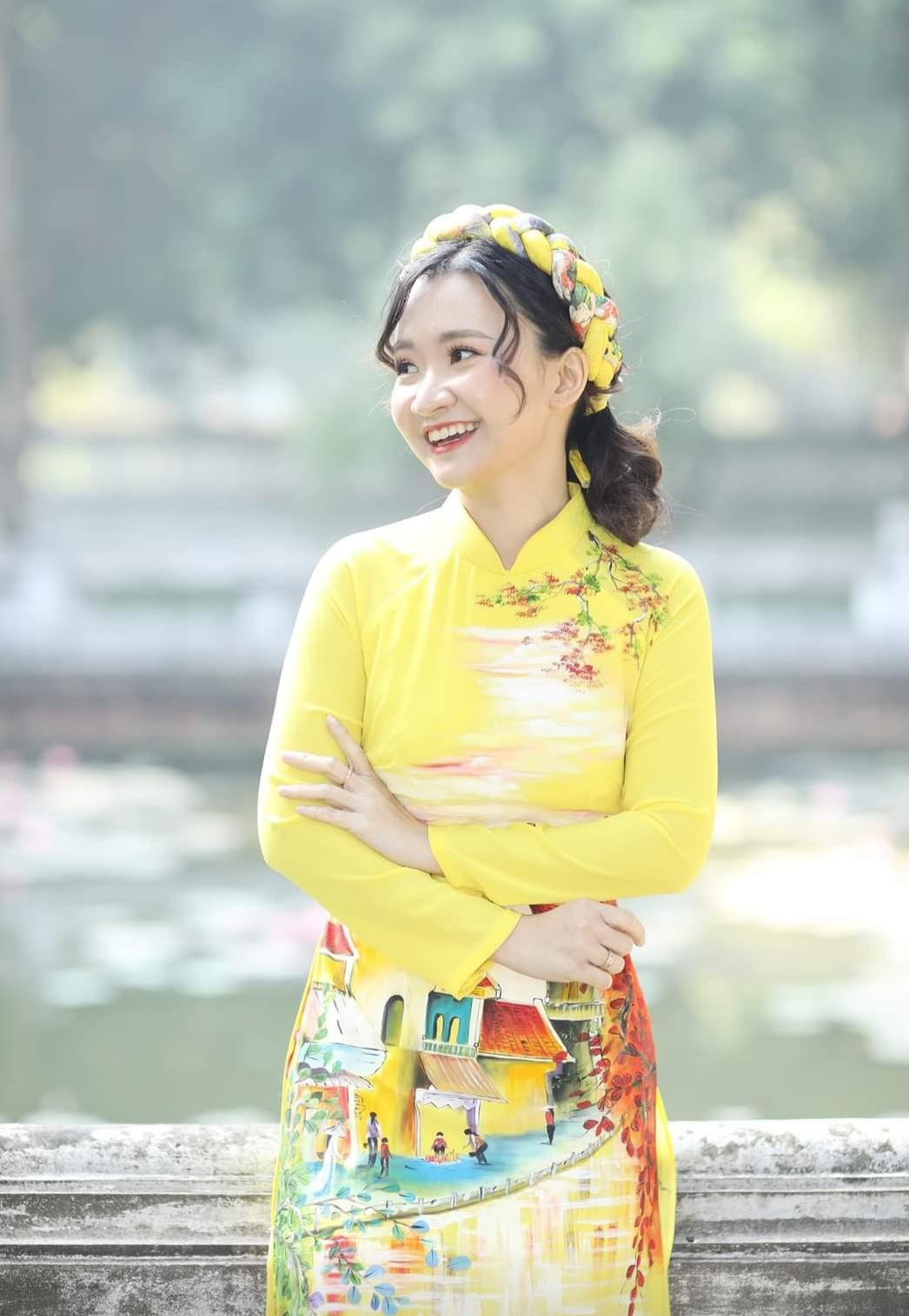 Tuệ An với nụ cười rạng rỡ lan tỏa niềm tích cực đến mọi người. Tuệ An với nụ cười rạng rỡ lan tỏa niềm tích cực đến mọi người.