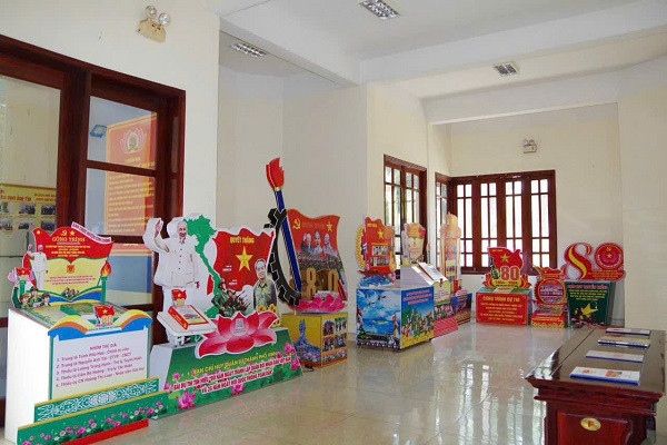 Các bài dự thi có bố cục chặt chẽ, chất lượng được thiết kế trên khổ giấy A2, A3 cùng với mô hình dư thi được thiết kế tỉ mỉ, chất lượng và ý nghĩa. Các bài dự thi có bố cục chặt chẽ, chất lượng được thiết kế trên khổ giấy A2, A3 cùng với mô hình dư thi được thiết kế tỉ mỉ, chất lượng và ý nghĩa.