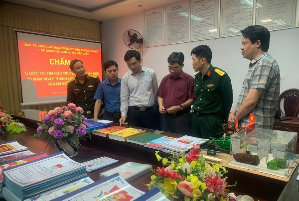 BTC cuộc thi tại huyện Diễn Châu tổ chức chấm và lựa chọn những bài thi xuất sắc để gửi vòng thi cấp tỉnh. BTC cuộc thi tại huyện Diễn Châu tổ chức chấm và lựa chọn những bài thi xuất sắc để gửi vòng thi cấp tỉnh.