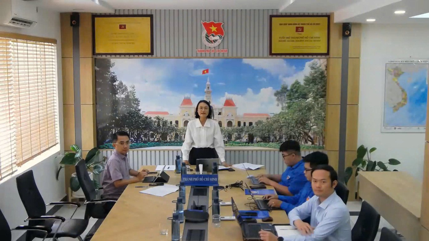 Các đại biểu phát biểu tại hội nghị. Các đại biểu phát biểu tại hội nghị.