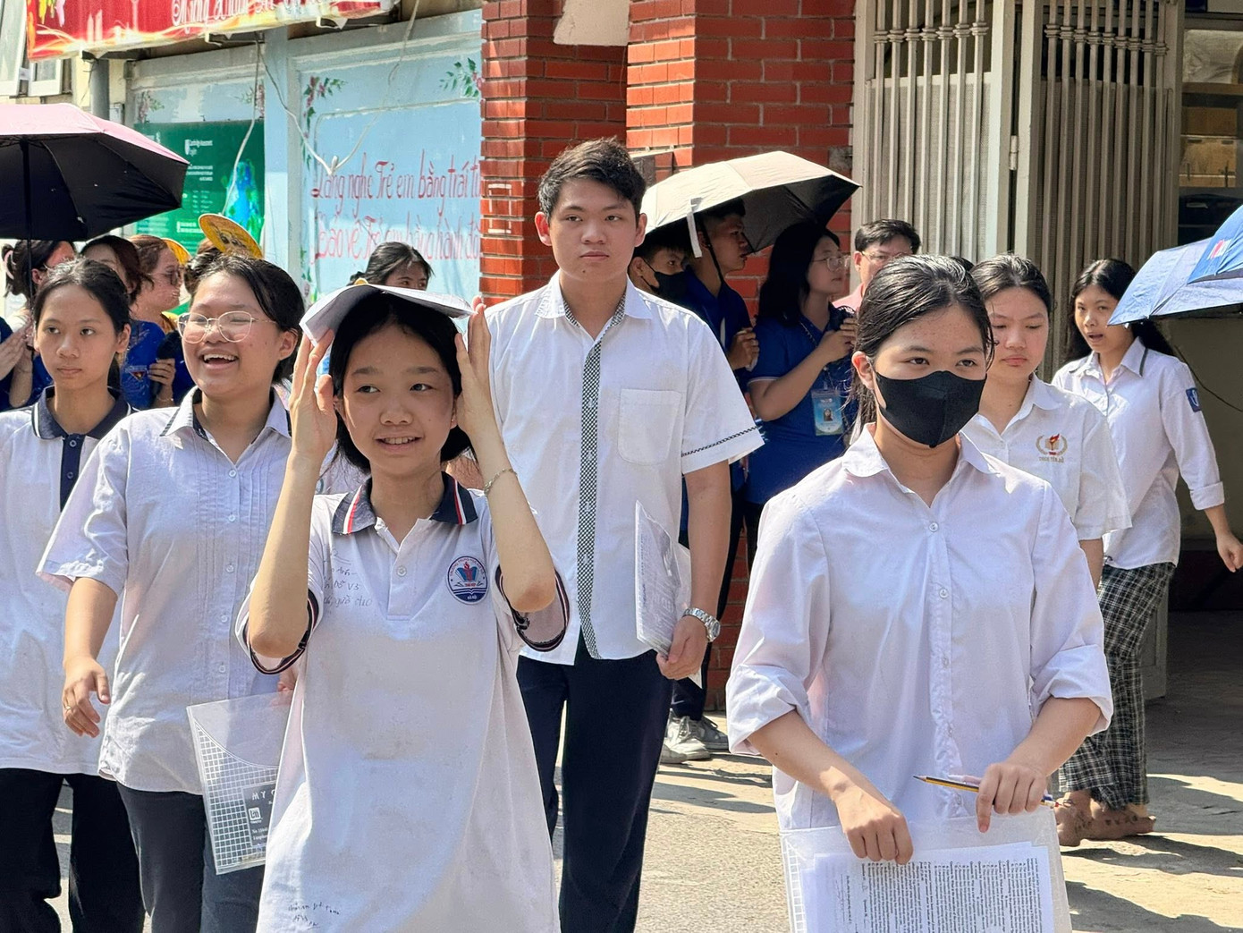 Thí sinh tại điểm thi trường THPT Việt Nam - Ba Lan. (Ảnh: Linh Phương)