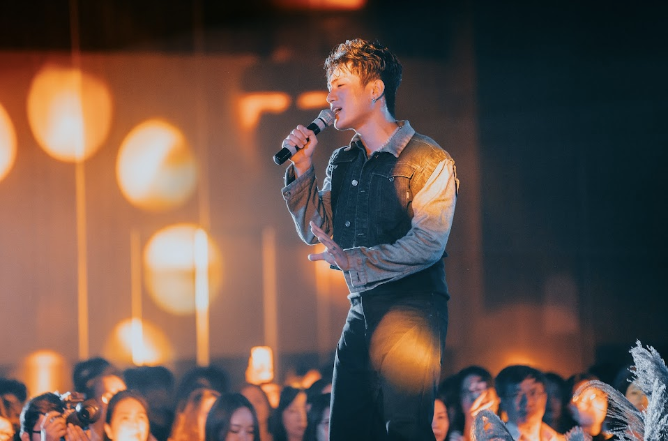 Ca sỹ Grey D. Ca sỹ Grey D.