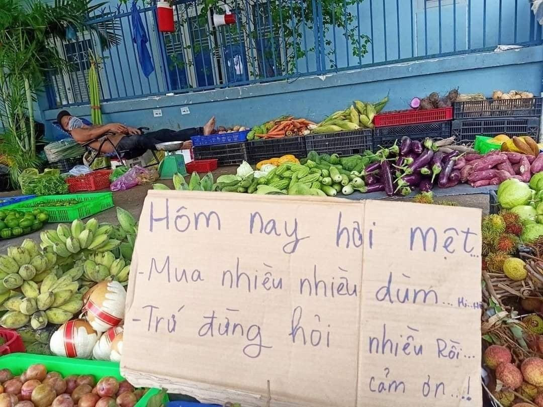 Chủ cửa hàng hôm nay hơi mệt nên ai mua thì cứ mua không cần hỏi đâu nha!