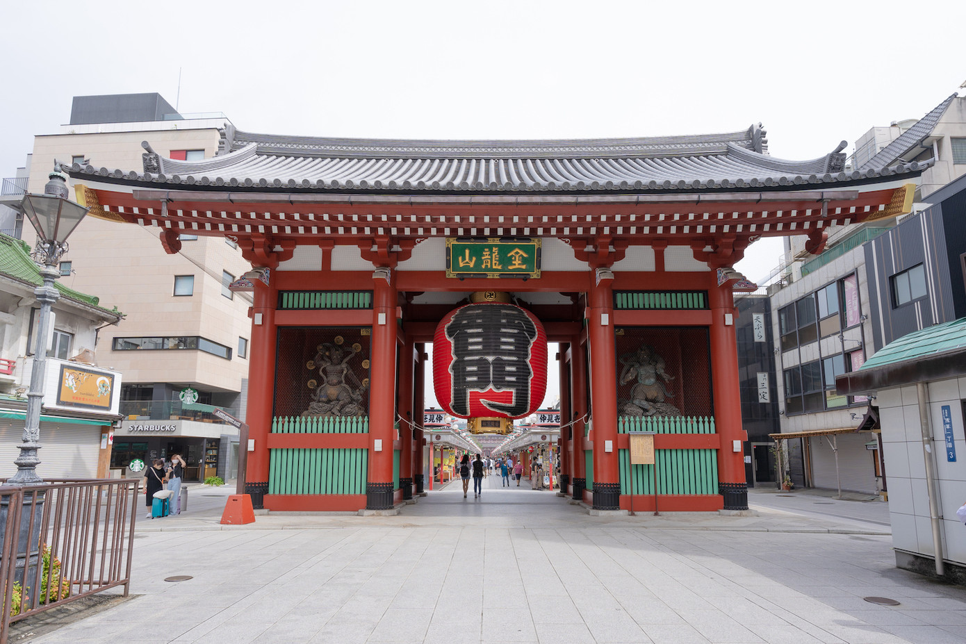 Chùa Asakusa - biểu tượng tâm linh của Tokyo. Chùa Asakusa - biểu tượng tâm linh của Tokyo.