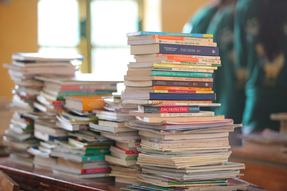 Những đầu sách đã được lựa chọn kỹ lưỡng để tặng cho các em học sinh nhà trường.