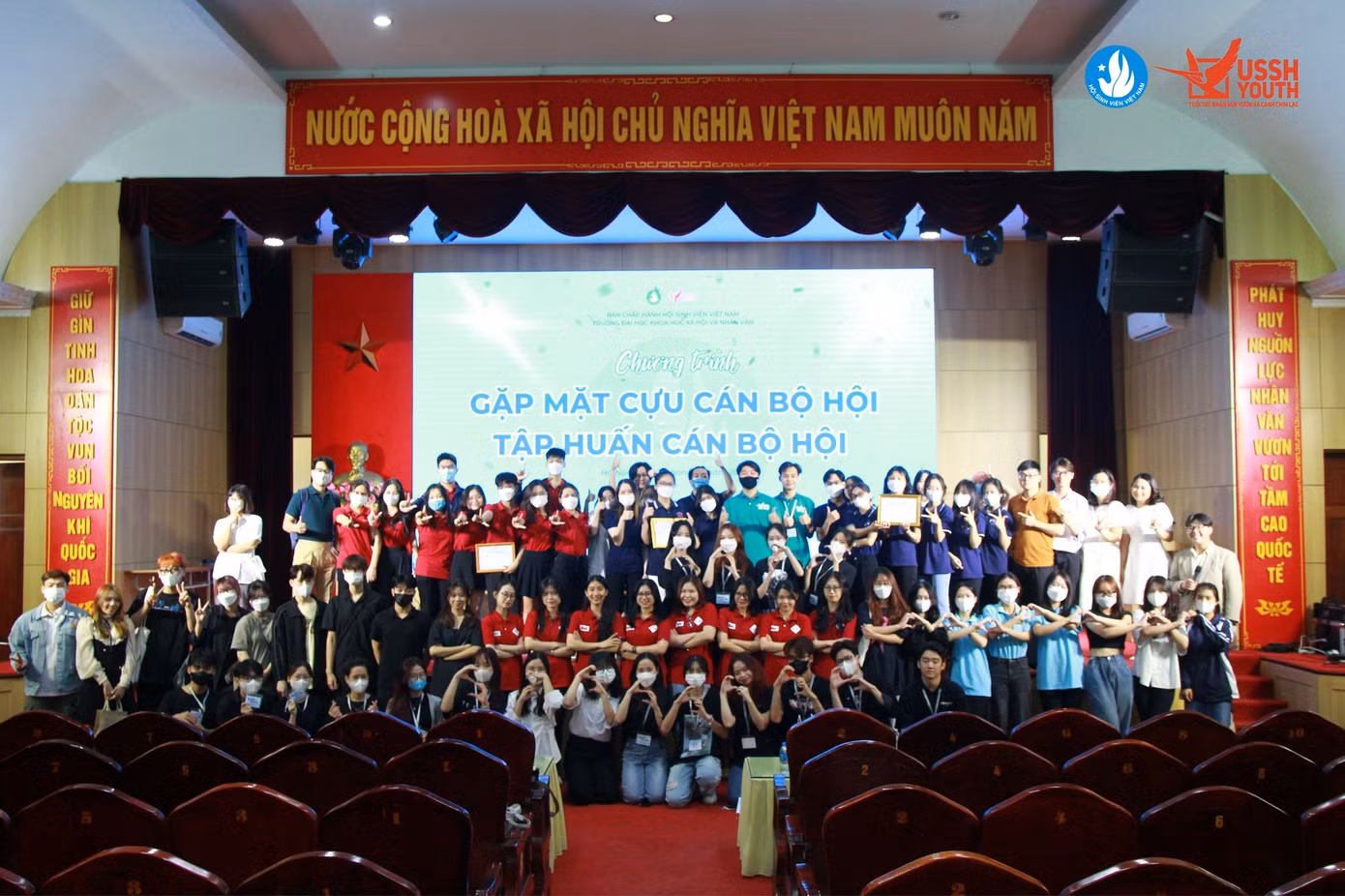 Chương trình “Gặp mặt cựu cán bộ Hội &amp; Tập huấn Cán bộ Hội" của Hội Sinh viên Trường ĐH Khoa học Xã hội và Nhân văn.