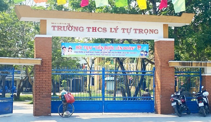 Trường THCS Lý Tự Trọng - nơi xảy ra vụ việc. Trường THCS Lý Tự Trọng - nơi xảy ra vụ việc.