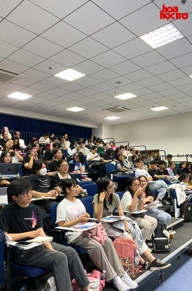 Học xong các bạn còn được chơi mini game siêu vui để ôn lại bài ngay tại lớp. Học xong các bạn còn được chơi mini game siêu vui để ôn lại bài ngay tại lớp.