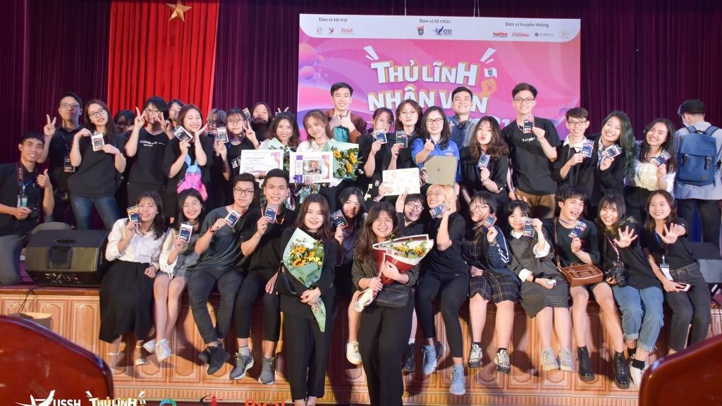 Chàng trai cán bộ Hội sôi nổi trong các chương trình, sự kiện tổ chức cho sinh viên. Chàng trai cán bộ Hội sôi nổi trong các chương trình, sự kiện tổ chức cho sinh viên.