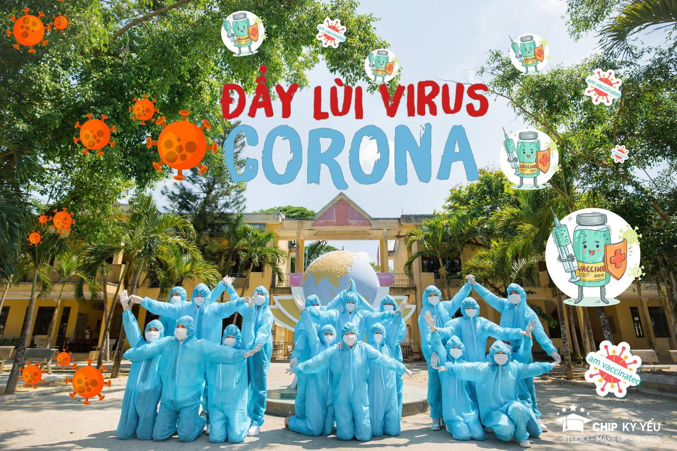 Giữa thời tiết nóng bức của miền Trung để hoàn thành bộ ảnh này thật sự rất khó khăn, tuy nhiên cũng nhờ đó mà các bạn teen lớp 12A3 THPT Số 2 Tư Nghĩa (Quảng Ngãi) hiểu được nỗi cực khổ của các y bác sĩ tuyến đầu chống dịch.