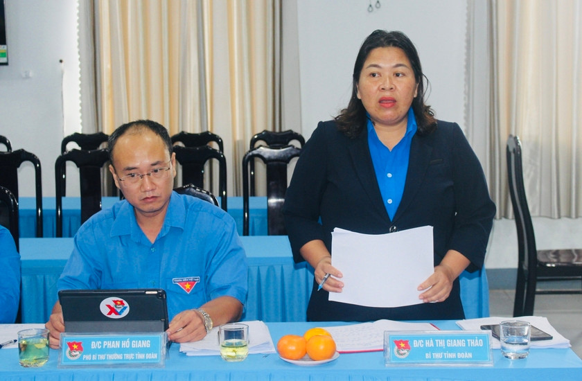 Đồng chí Hà Thị Giang Thảo - Bí thư Tỉnh đoàn Gia Lai phát biểu tại buổi làm việc.