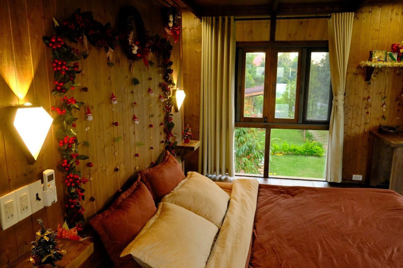 Một góc nhỏ lãng mạn chẳng kém resort trong không gian nghỉ ngơi tại nhà vườn. Một góc nhỏ lãng mạn chẳng kém resort trong không gian nghỉ ngơi tại nhà vườn.