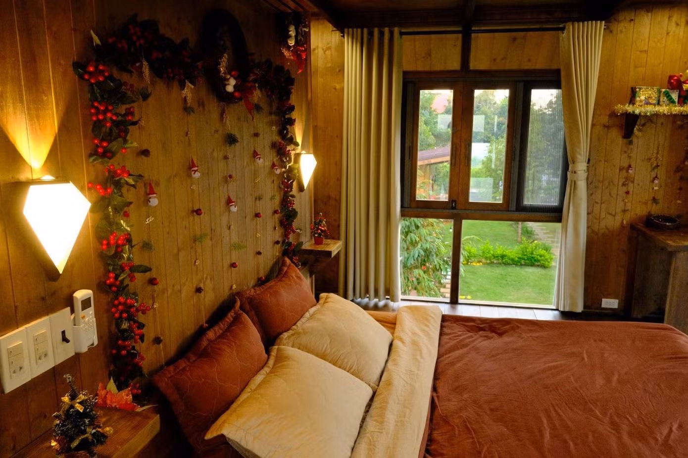 Một góc nhỏ lãng mạn chẳng kém resort trong không gian nghỉ ngơi tại nhà vườn.