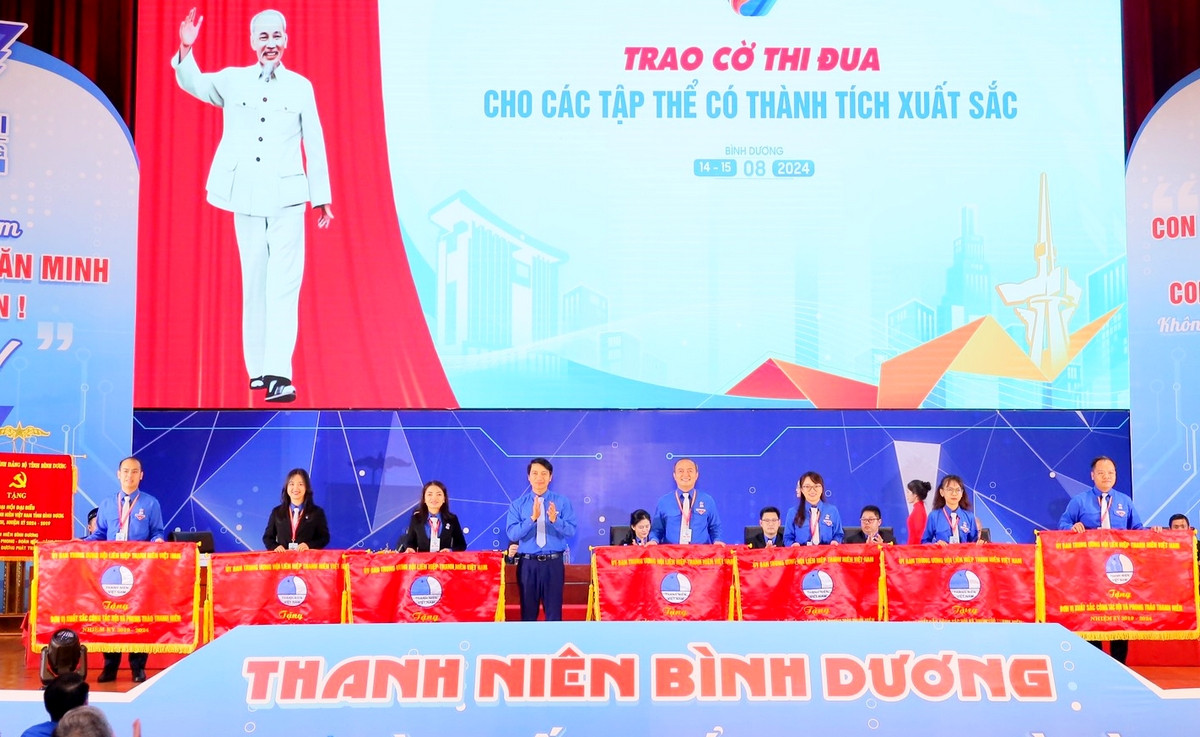 Trung ương Hội Liên hiệp thanh niên Việt Nam đã tặng cờ thi đua cho 7 tập thể có thành tích xuất sắc trong công tác Hội và phong trào thanh niên nhiệm kỳ 2019 - 2024.