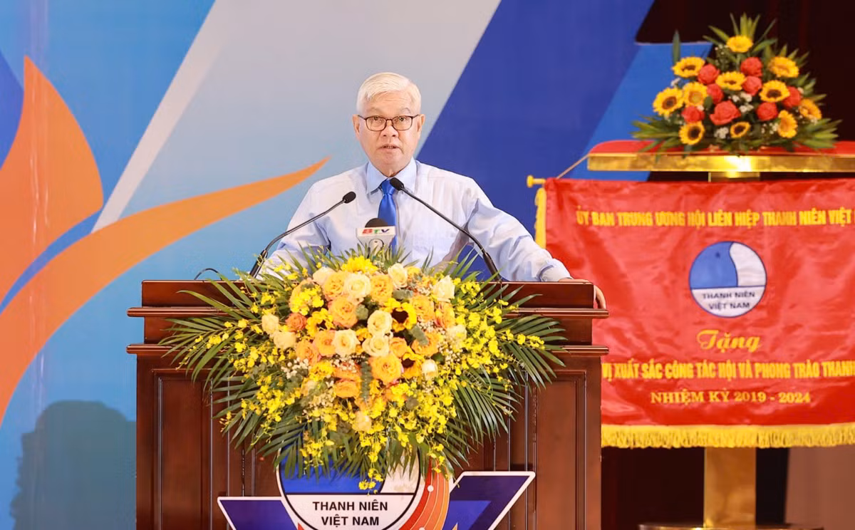 Đồng chí Nguyễn Văn Lợi - Uỷ viên BCH Trung ương Đảng, Bí thư Tỉnh ủy, Trưởng đoàn Đại biểu Quốc hội tỉnh Bình Dương phát biểu chỉ đạo Đại hội.