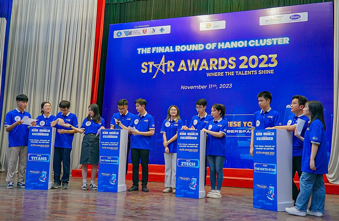 6 đội thi tranh tài tại Vòng Chung kết cụm Hà Nội Cuộc thi Star Awards 2023. 6 đội thi tranh tài tại Vòng Chung kết cụm Hà Nội Cuộc thi Star Awards 2023.