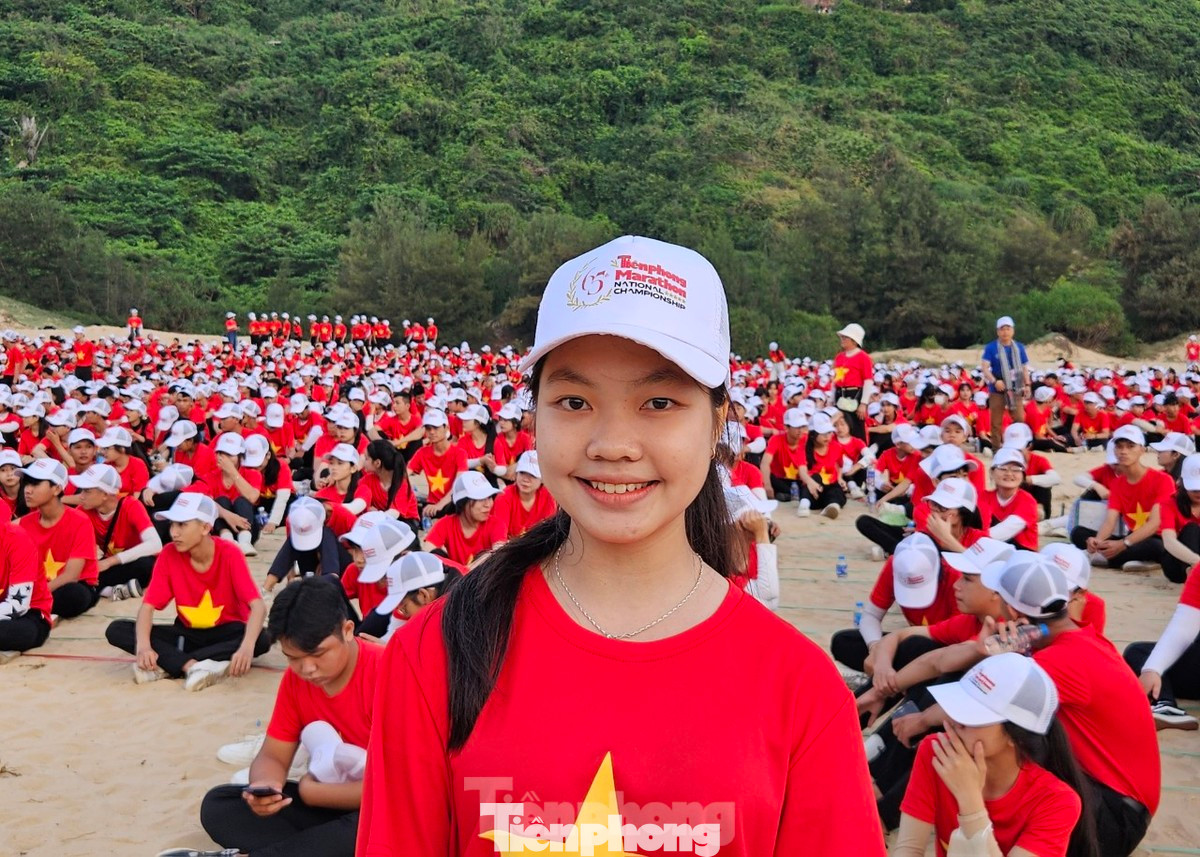 Nguyễn Thị Ngọc Quyền dậy từ sớm để tham gia Lễ Thượng cờ Tổ quốc. Nguyễn Thị Ngọc Quyền dậy từ sớm để tham gia Lễ Thượng cờ Tổ quốc.