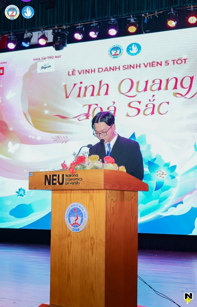 Đồng chí Lê Trí Nhân - Chủ tịch Hội Sinh viên Việt Nam trường Đại học Kinh tế Quốc dân phát biểu chúc mừng.