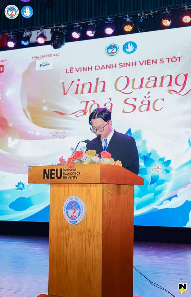 Đồng chí Lê Trí Nhân - Chủ tịch Hội Sinh viên Việt Nam trường Đại học Kinh tế Quốc dân phát biểu chúc mừng.